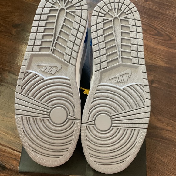 Brand NEW Air Jordan 1 Low - Picture 3 of 3